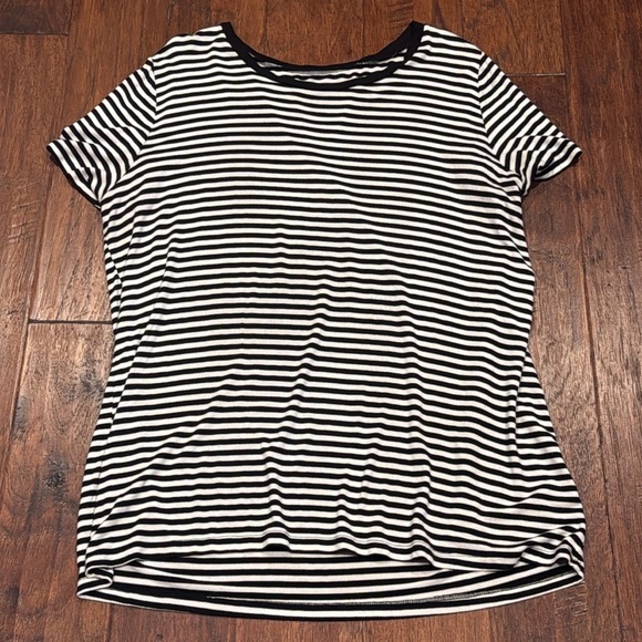 1X Black and White Striped Women's Top - Picture 8 of 8